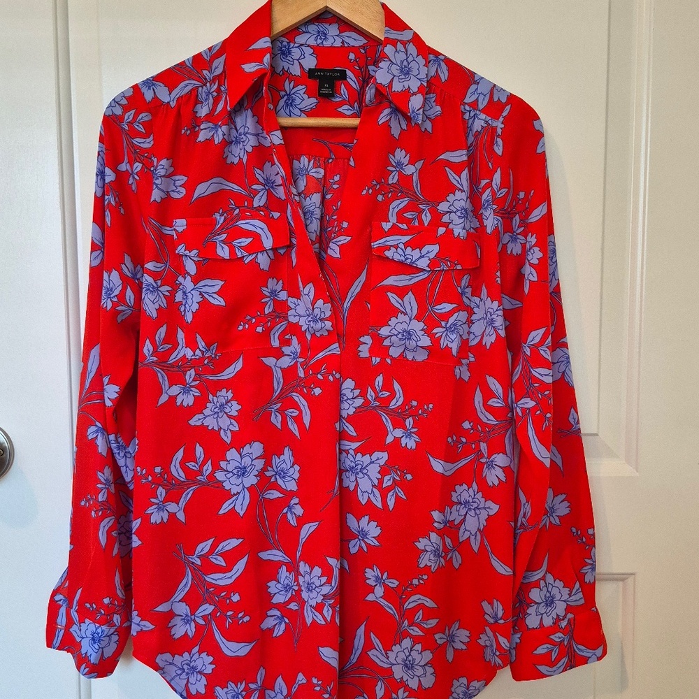 New! Ann Taylor Floral Print Blouse, XS, Red and Blue
